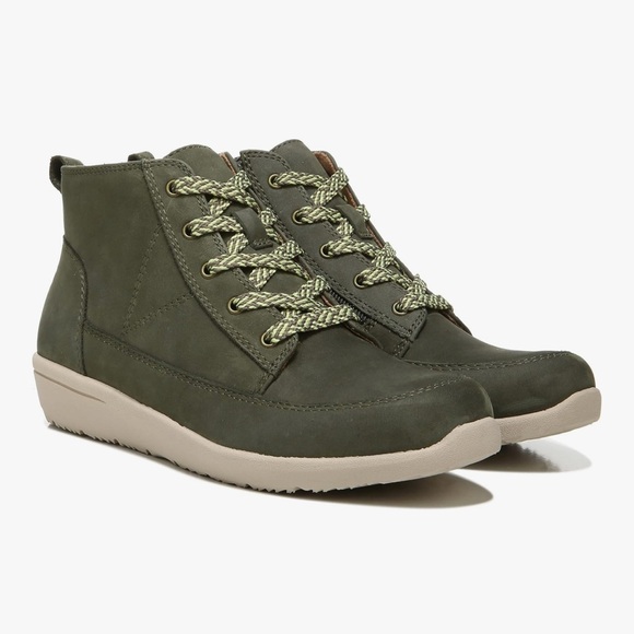 S18. NWT Vionic Shawna Olive Women's Comfort Bootie US9.5 - Picture 1 of 8